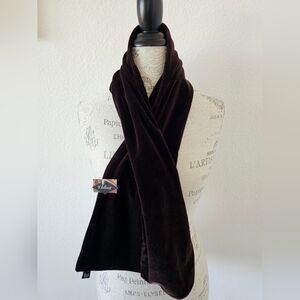 Vintage-Style Velvet Neck Scarf – Ben Berger Luxury Collection – Dark Academia